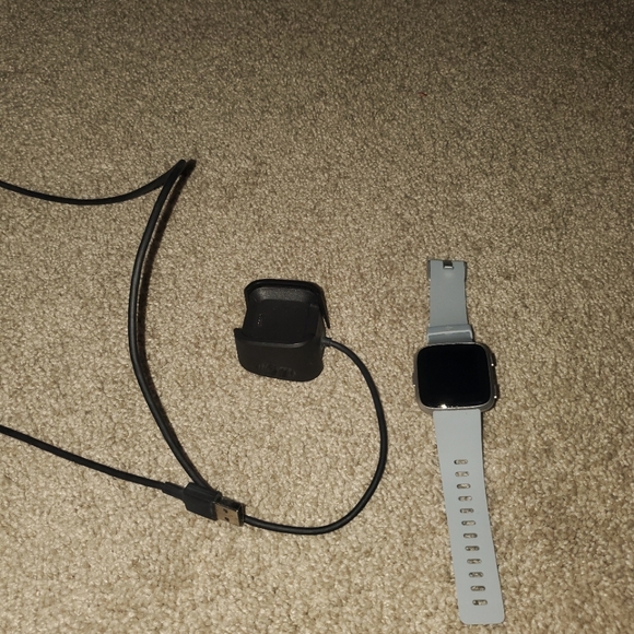 Fitbit Versa - Picture 3 of 3